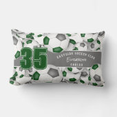 緑のグレーチームカラーサッカーボールの多く ランバークッション (正面)