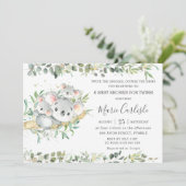 緑のコアラ双子のベビー男女兼用シャワー  招待状 (スタンド正面)