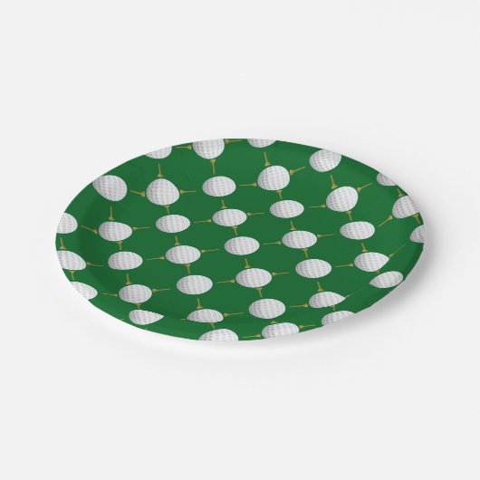 緑のゴルフ・ボールそしてティー ペーパープレート (アングル)