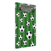 緑のサッカーボールのパタストライプーン ミニクリップボード (アングル)
