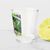 緑のサル2匹が木に座ってショットグラスを撮る ショットグラス (右)