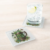 緑のシャムロックと蝶のアイルランドのケルトのマグカップ ガラスコースター (アングル)