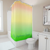 緑のスクリプトを使用した緑から黄色のグラデーションの最小値 シャワーカーテン (インサイチュ)