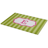 緑のストライプのピンクのモノグラムのデザイン カッティングボード (角)