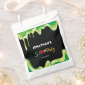 緑のスライムボーイズ誕生日パーティー フェイバーバッグ (クリップ留めされた状態)