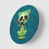 緑のゾンビの砂糖の子ネコ ラウンド壁時計 (傾斜)