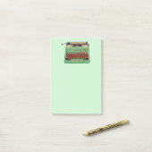 緑のタイプライターのメモ ポストイット (デスク上)