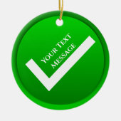 緑のチェックマーク記号クリスマス セラミックオーナメント (正面)