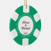 緑のトランプのポーカーチップ幸運で愛カップルのフォトベガス セラミックオーナメント (右)