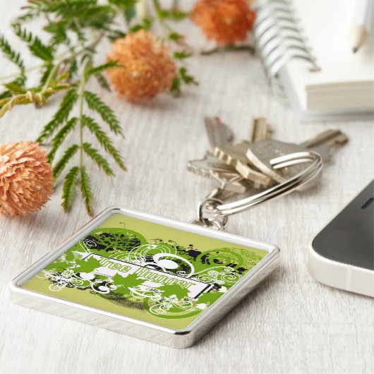 緑のトーンでの自然のツリーハガーコラージュ キーホルダー (側面)