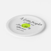 緑のネオンカボチャの小さなカボチャが進んでいる ペーパープレート (アングル)