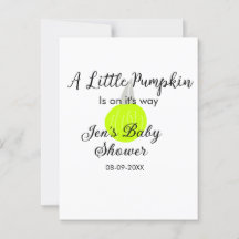 緑のネオンカボチャの小さなカボチャが進んでいる