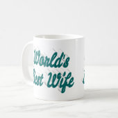緑のハーフ文字のマグカップを持つ妻 コーヒーマグカップ (正面左)