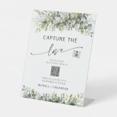 緑のハーブが愛のサインを捉える 台座サイン (正面)