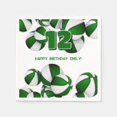 緑のバスケットボール女の子の男の子スポーツパーティー スタンダードカクテルナプキン (正面)