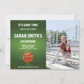 緑のバスケットボール誕生日招待状と写真 招待状 (正面)