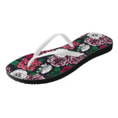 緑のバラをオンにした赤、白、および葉2色の ビーチサンダル (アングル)