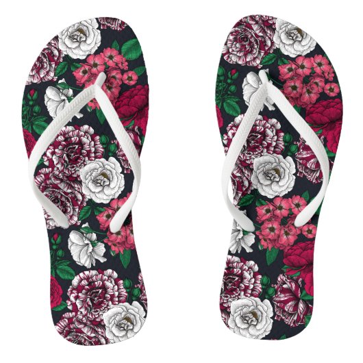 緑のバラをオンにした赤、白、および葉2色の ビーチサンダル (ソール)
