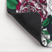 緑のバラをオンにした赤、白、および葉2色の マウスパッド (コーナー)