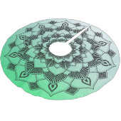 緑のパーソナライズされたフェードマンダラクリスマススカート ブラッシュドポリエステルツリースカート (アングル)