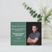 緑のパーソナライズされた写真の卒業日退会 案内ポストカード (スタンド正面)