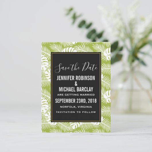 緑のパーム葉の雨の森のパターン日付を保存 ポストカード (スタンド正面)