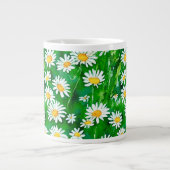 緑のフィールドの水色デイジー ジャンボコーヒーマグカップ (正面)