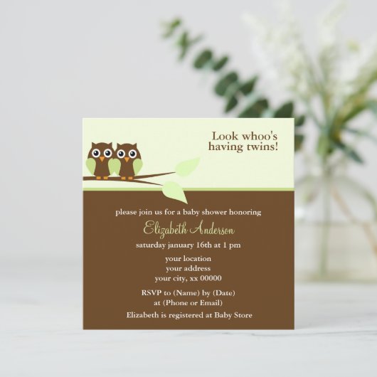 緑のフクロウの双子のベビーシャワー 招待状 (スタンド正面)