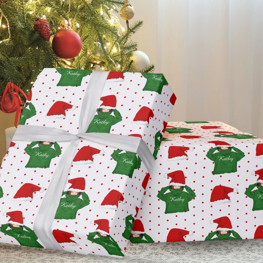緑のフード付きサンタ帽の可愛い女の子のクリスマス ラッピングペーパー