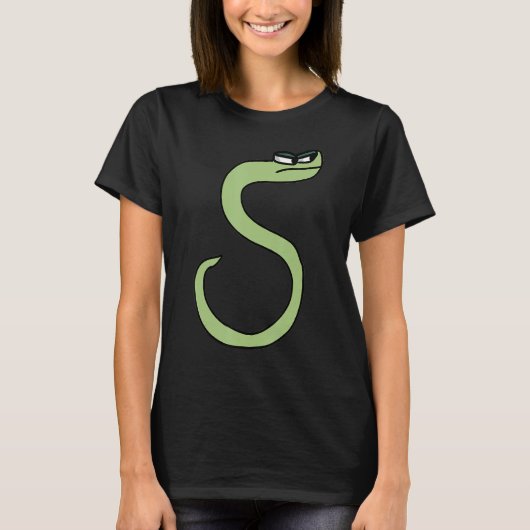 緑のヘビ文字Sアルファベットの伝承 Tシャツ (正面)