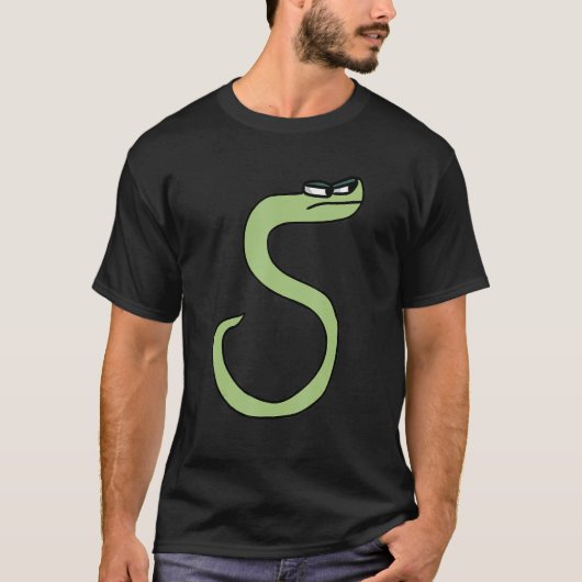 緑のヘビ文字Sアルファベットの伝承 Tシャツ (正面)
