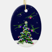緑のベビーのドラゴンはクリスマスツリーを囲みます セラミックオーナメント (裏面)