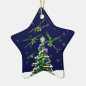 緑のベビーのドラゴンはクリスマスツリーを囲みます セラミックオーナメント (左)