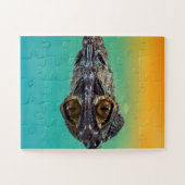 緑のベビーワニ水色とオレンジ ジグソーパズル (横)