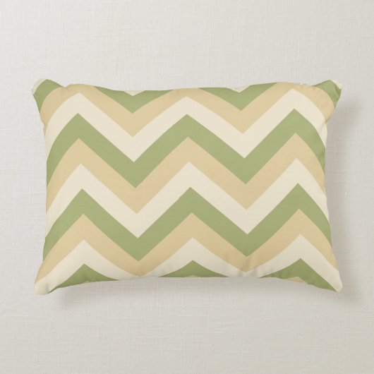 緑のベージュ結婚の色のモダンシェブロン模様 アクセントクッション (正面)