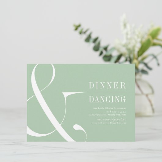 緑のミニマリストのタイポグラフィック結婚式のレセプション エンクロージャーカード (スタンド正面)