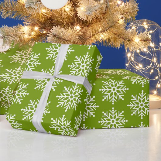 緑のミニマル白いクリスマスの雪の結晶パターン ラッピングペーパー (クリスマス)