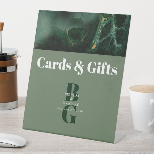 緑のモダン大理石モノグラムのウェディングカードギフト 台座サイン (インサイチュ)