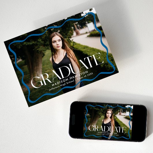 緑のモダン波状フレームの卒業写真の卒業 案内状