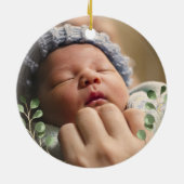 緑のユーカリ葉ベビー洗礼写真  セラミックオーナメント (裏面)