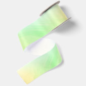 緑のリボンのスプールが少し開かれている サテンリボン (裏面)