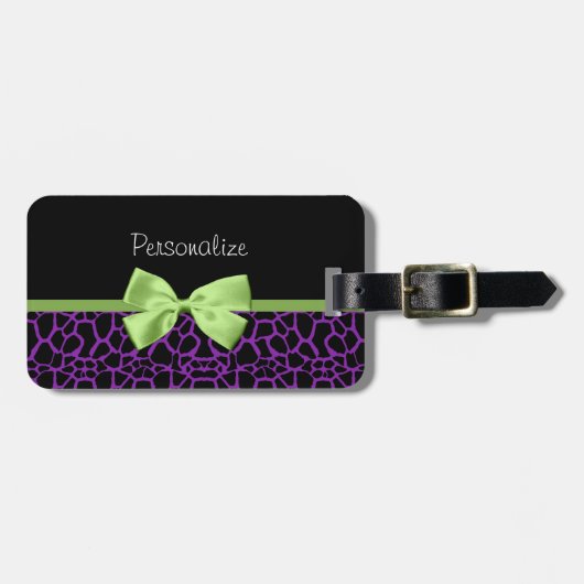 緑のリボンを持つ粋な紫色および黒いキリン ラゲッジタグ (正面横)