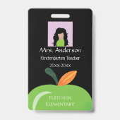 緑のリンゴ学校スタッフ黒写真IDバッジ バッジ (正面)