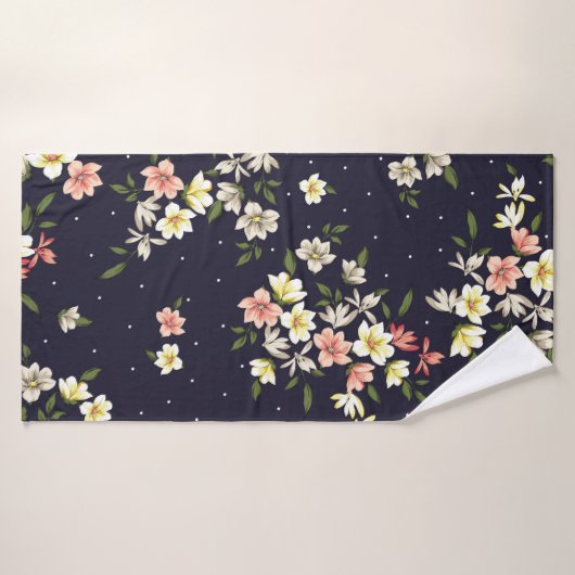 緑のリーを持つピンクの黄色と茶色の小さな花 バスタオル (バスタオル)