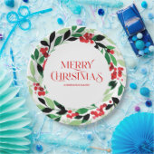 緑のリースと赤葉の実を持つクリスマス ペーパープレート (パーティー)
