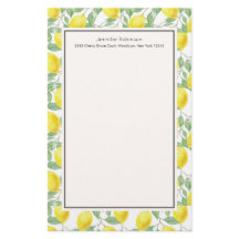 緑のレモンのパター葉ン付き黄レモン