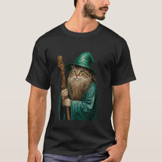 緑のローブを身にまとった杖を持つ猫の魔法使い Tシャツ