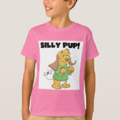 緑のワイシャツの間抜けな子犬のTシャツおよびギフト Tシャツ (正面)