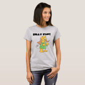 緑のワイシャツの間抜けな子犬のTシャツおよびギフト Tシャツ (正面フル)