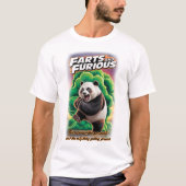 緑の上でおならをする楽しいパンダ Tシャツ (正面)